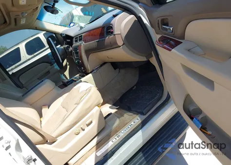 2010 Chevrolet Tahoe Ltz из США, поврежденный, VIN 1GNUKCE05AR155573